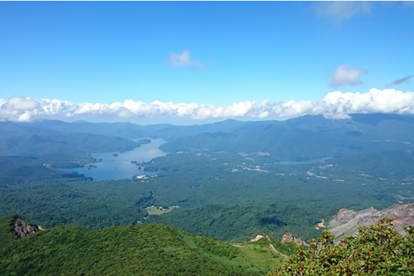 磐梯山頂からみる桧原湖