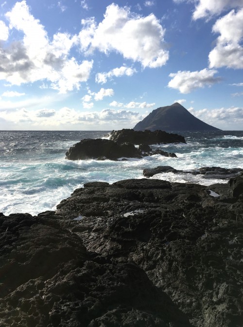 八丈島　溶岩ビーチ